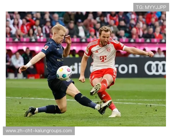 凯恩禁区背身轻巧分球，拜仁三线联动一气呵成